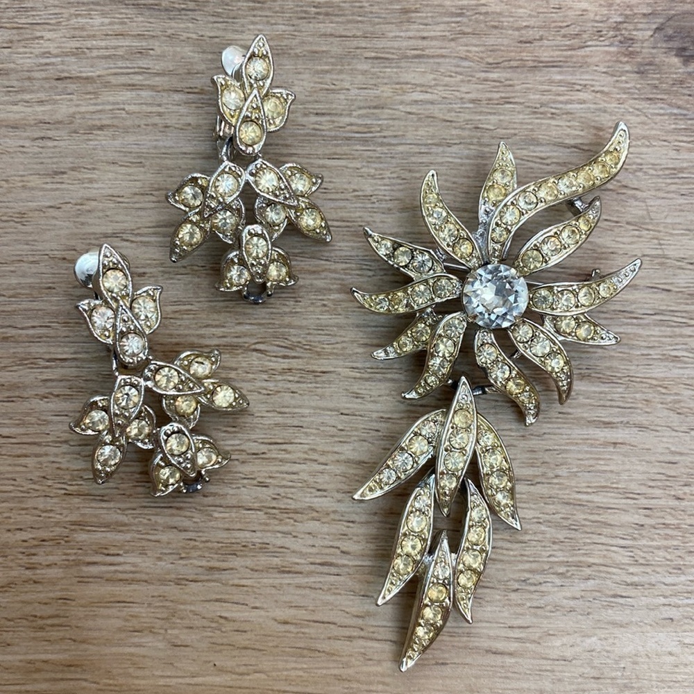 Sarah Coventry Rhinestone Brooch‎